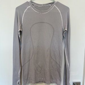Lululemon size 6 long sleeve swiftly tech top